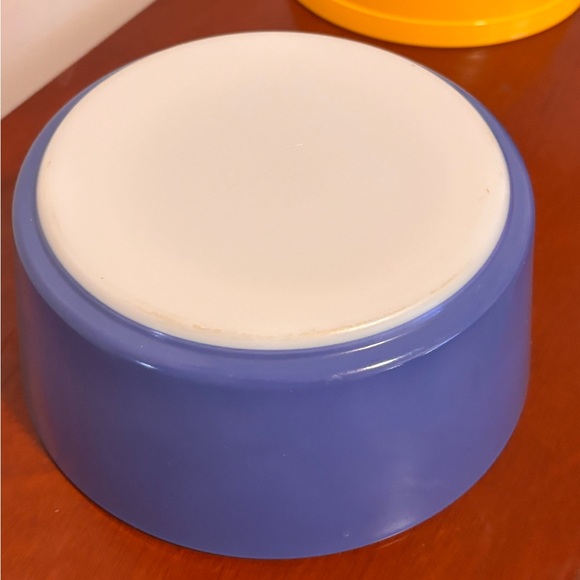 Vintage Pyrex Mixing Bowls – Yellow and Blue, Mid-Century Ovenware - Picture 4 of 8